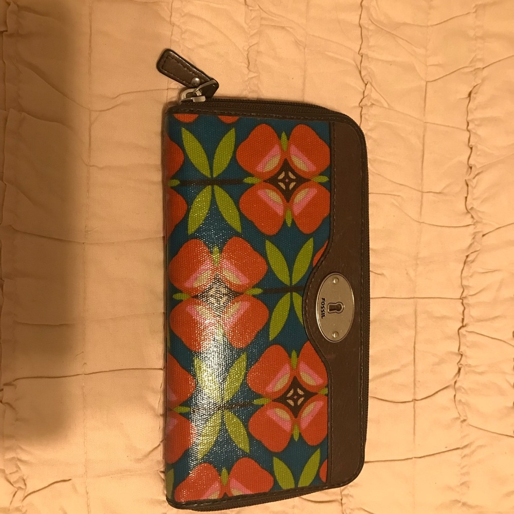 Fossil zippered wallet